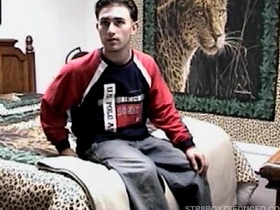 Vinnie给毛茸茸直男Paulie吹箫 detached sex videos asian.