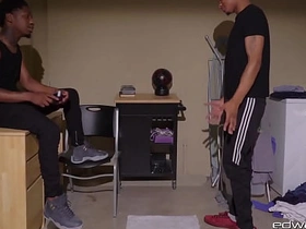 EdwardJames：Adore在洗衣房被肌肉猛男Dreezy Long操烂屁眼 gay cunning time chinese porn