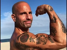 海滩上炫耀超大量精液 chinese rod gay porn