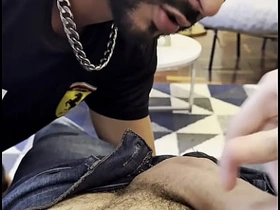 发现邻居儿子的鸡巴大得惊人 hot gay porn telegram