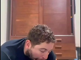 我把街上那个直男骗来给我口交 把他变成我的小骚货 asia porn gay