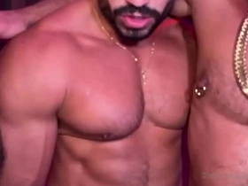 肥佬群P狂欢 crazy gay chinese porn