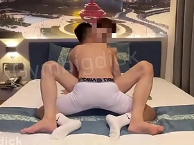 Gymbigdick狂干亚裔业余伪娘大屁股 hot lifeguard gay porn