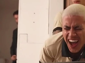 我在办公室搞同事被老板监控看到，这骚货忍不住加入了——免费看 taiwan uba student detached porn