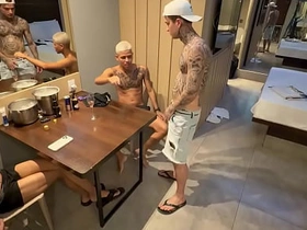 我和我哥们儿还有他朋友3P爽翻天 xxx asian gay sex videos