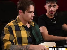 深柜男在电影院约炮基佬情人 japan gay jav porn