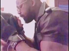 肌肉男BDSM跨种族玩乳头 舔肛打飞机 teen korean cheerful porn