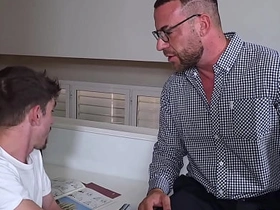 意大利原味性爱技巧荣誉学位 [预告片] teen japan gay porn