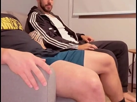 隔壁大屌邻居趁老婆上班跑来肏我 japanese sauna gay porn