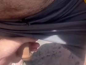 在小路上接老爸子的浓精 hot cruising gay porn