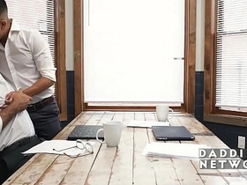 加班时间被他压在身下 chinese cheating gay porn