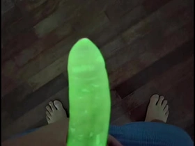 我试了霓虹避孕套 - 看它在黑暗中发光 big fat chinese flannel happy-go-lucky porn