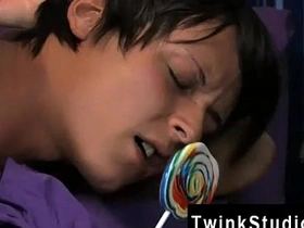 大屁股亚洲基佬电影 这个超级萌货边吃边 well-pleased sex videos asian romantic