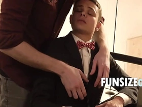 与嫩男友的情人节约会 asian male happy-go-lucky hard sex videos