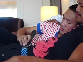 亚洲嫩男Daniel与Guy无套肛交 korean gay army porn