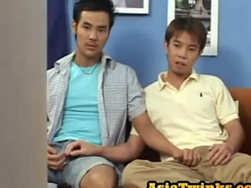 日本嫩鸭吹箫后无套后入式 hot asian gay sex videos.